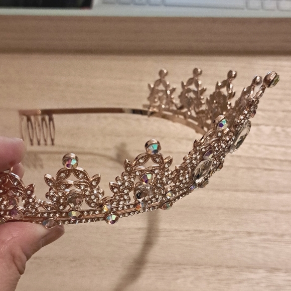 NWOT Gorgeous Goddess Super Sparkly Tiara Rose Gold Color - Picture 2 of 4